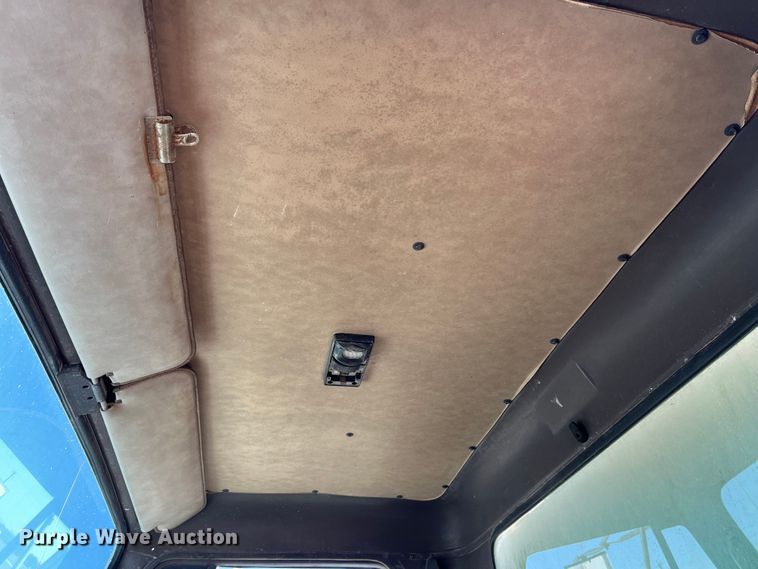 image for item MW9467 1990 International 4900  refrigerated truck