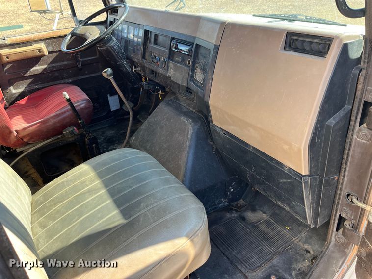 image for item MW9467 1990 International 4900  refrigerated truck