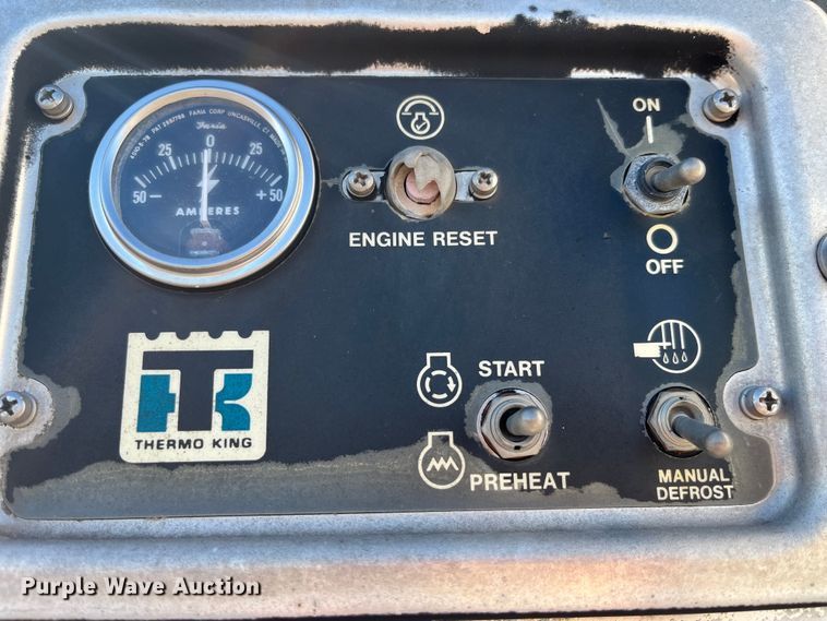 image for item MW9467 1990 International 4900  refrigerated truck