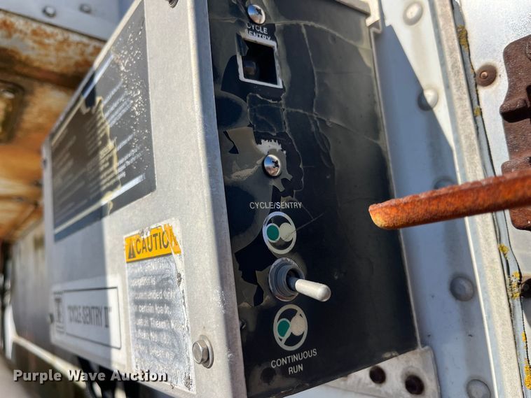 image for item MW9467 1990 International 4900  refrigerated truck