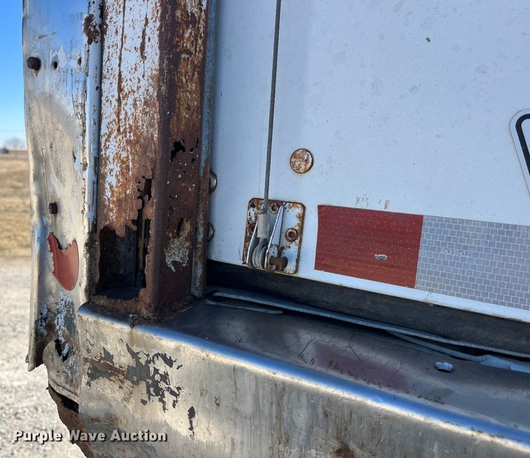 image for item MW9467 1990 International 4900  refrigerated truck