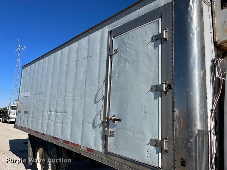 image for item MW9467 1990 International 4900  refrigerated truck