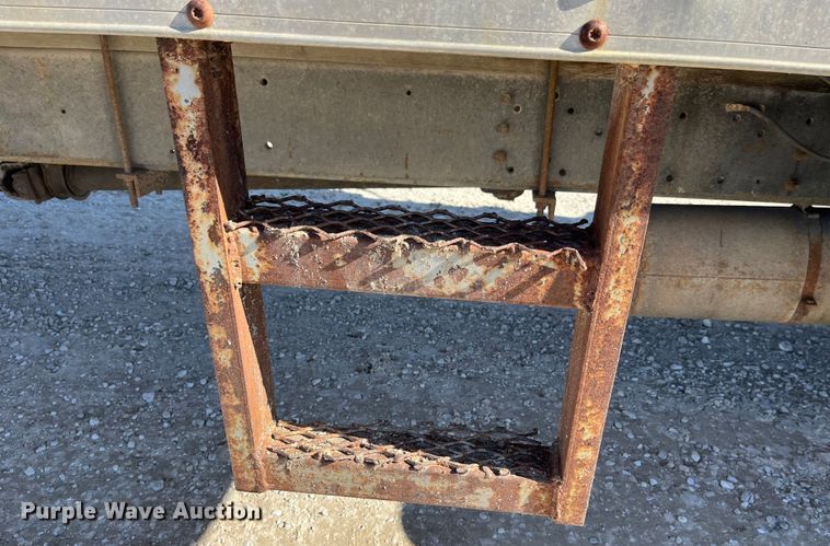 image for item MW9467 1990 International 4900  refrigerated truck