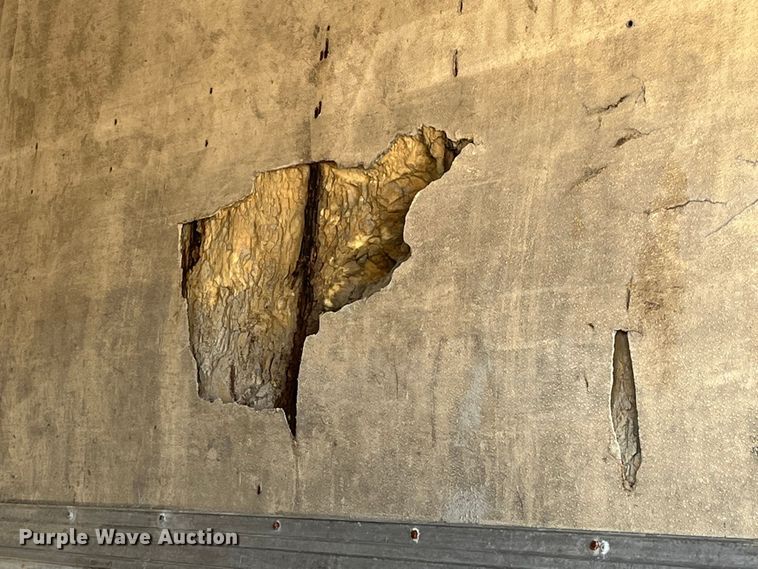 image for item MW9467 1990 International 4900  refrigerated truck