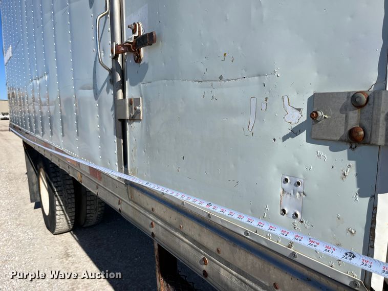 image for item MW9467 1990 International 4900  refrigerated truck