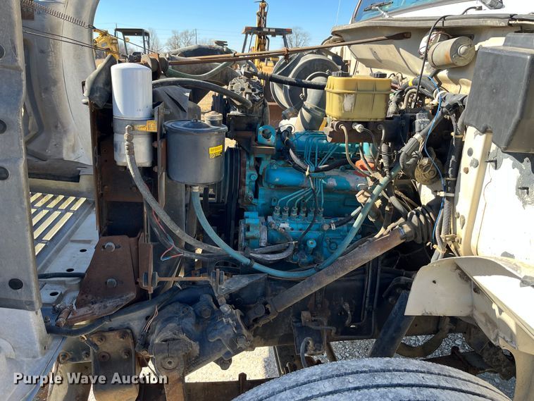 image for item MW9467 1990 International 4900  refrigerated truck