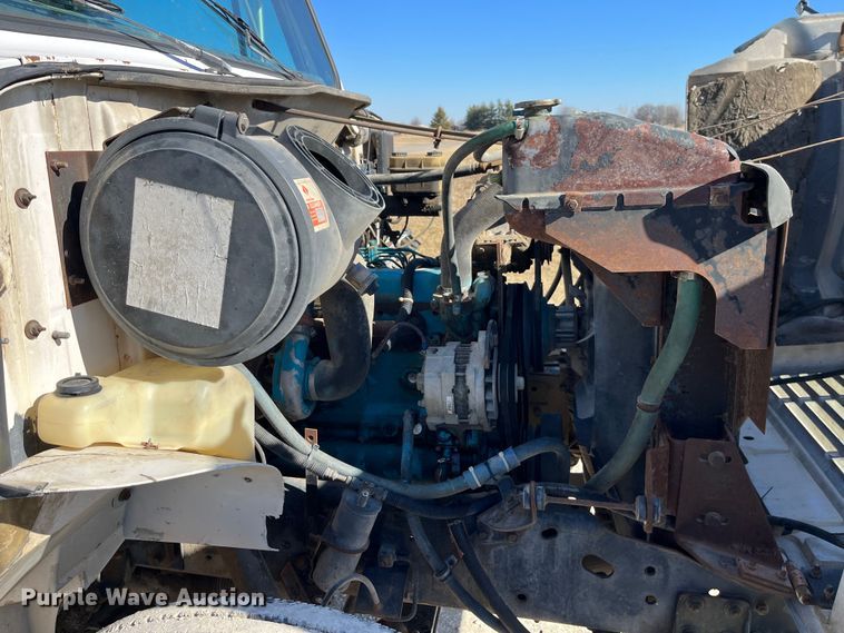 image for item MW9467 1990 International 4900  refrigerated truck