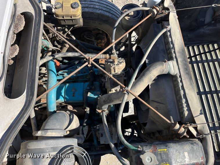 image for item MW9467 1990 International 4900  refrigerated truck