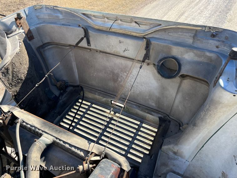 image for item MW9467 1990 International 4900  refrigerated truck