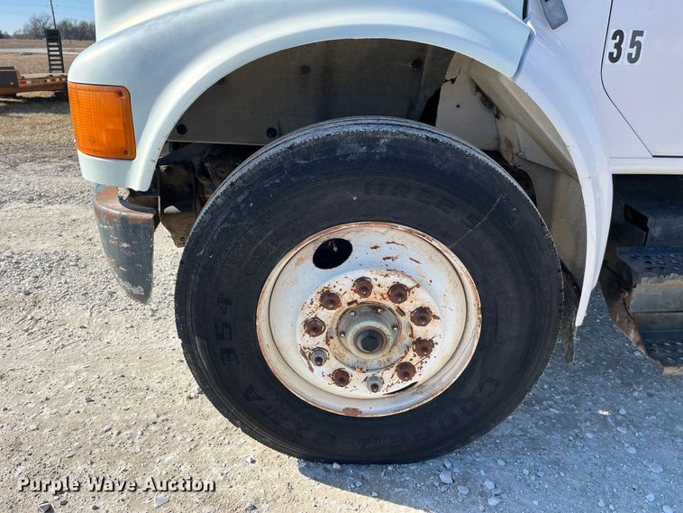 image for item MW9467 1990 International 4900  refrigerated truck