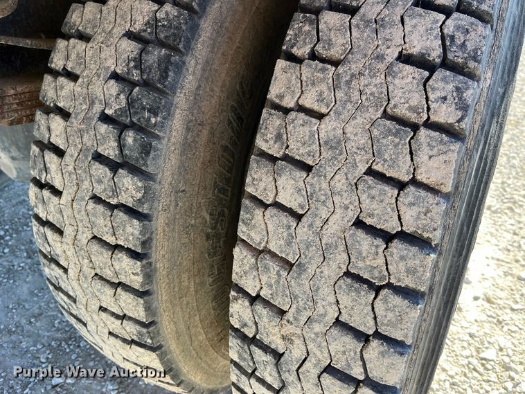 image for item MW9467 1990 International 4900  refrigerated truck