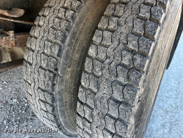 image for item MW9467 1990 International 4900  refrigerated truck