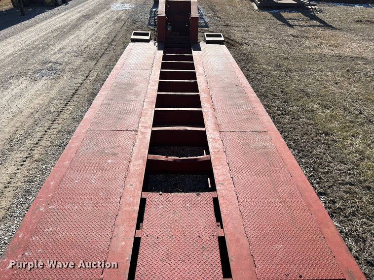 image for item MW9468 1993 Trail King TK100HDG-483  lowboy equipment trailer