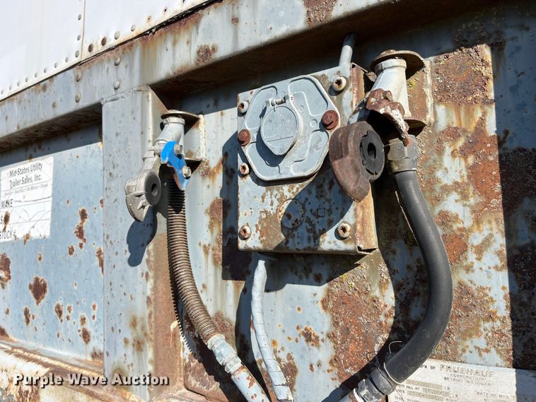 image for item MW9483 1984 Fruehauf F100BX-F2-50-102  dry van trailer