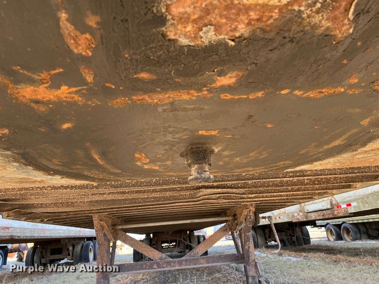 image for item MW9483 1984 Fruehauf F100BX-F2-50-102  dry van trailer