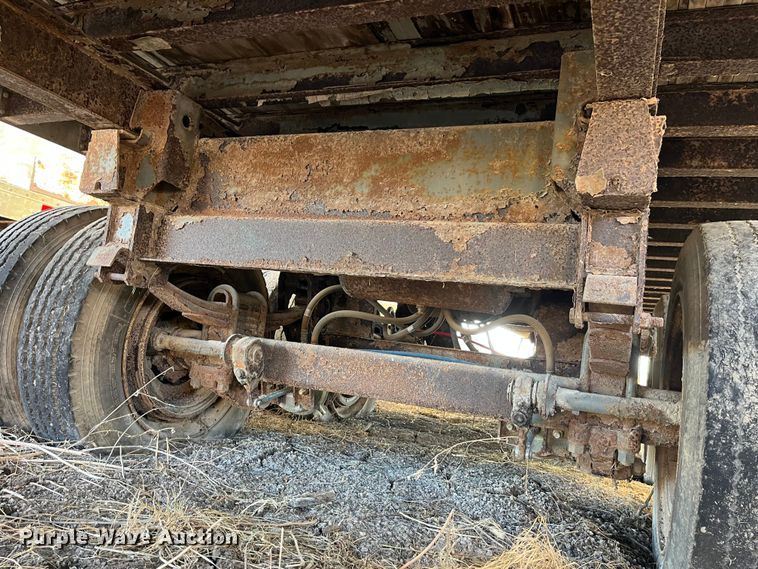 image for item MW9483 1984 Fruehauf F100BX-F2-50-102  dry van trailer