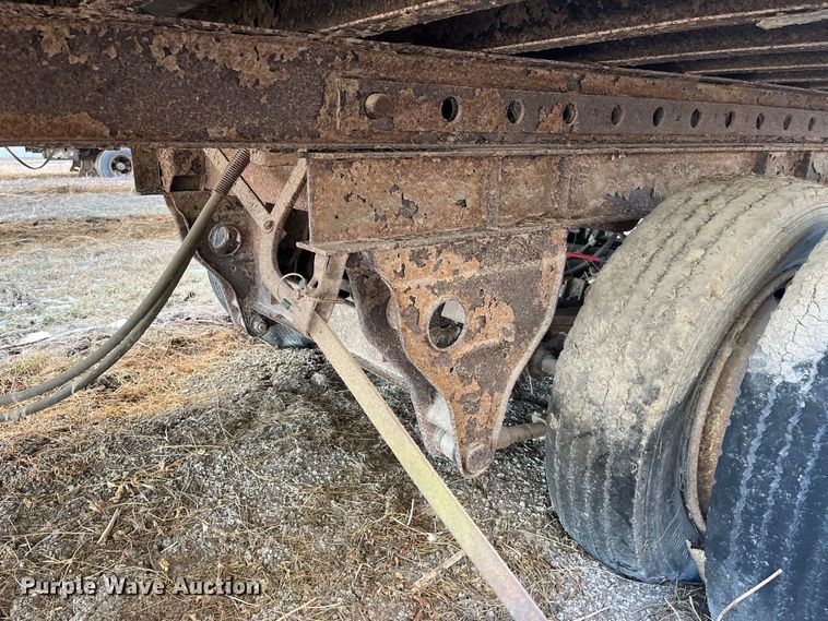 image for item MW9483 1984 Fruehauf F100BX-F2-50-102  dry van trailer