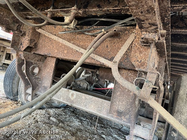 image for item MW9483 1984 Fruehauf F100BX-F2-50-102  dry van trailer