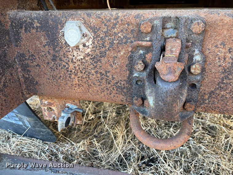 image for item MW9483 1984 Fruehauf F100BX-F2-50-102  dry van trailer