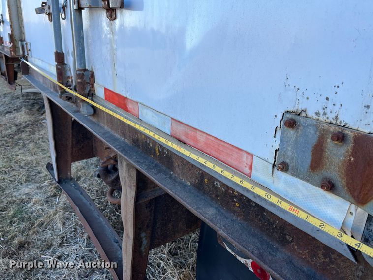 image for item MW9483 1984 Fruehauf F100BX-F2-50-102  dry van trailer