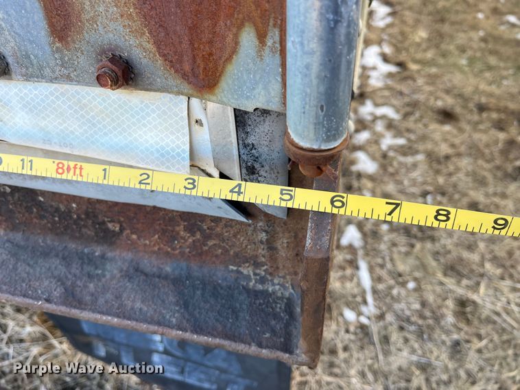 image for item MW9483 1984 Fruehauf F100BX-F2-50-102  dry van trailer