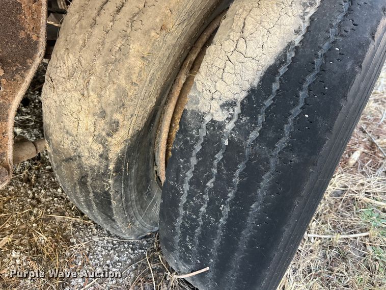 image for item MW9483 1984 Fruehauf F100BX-F2-50-102  dry van trailer