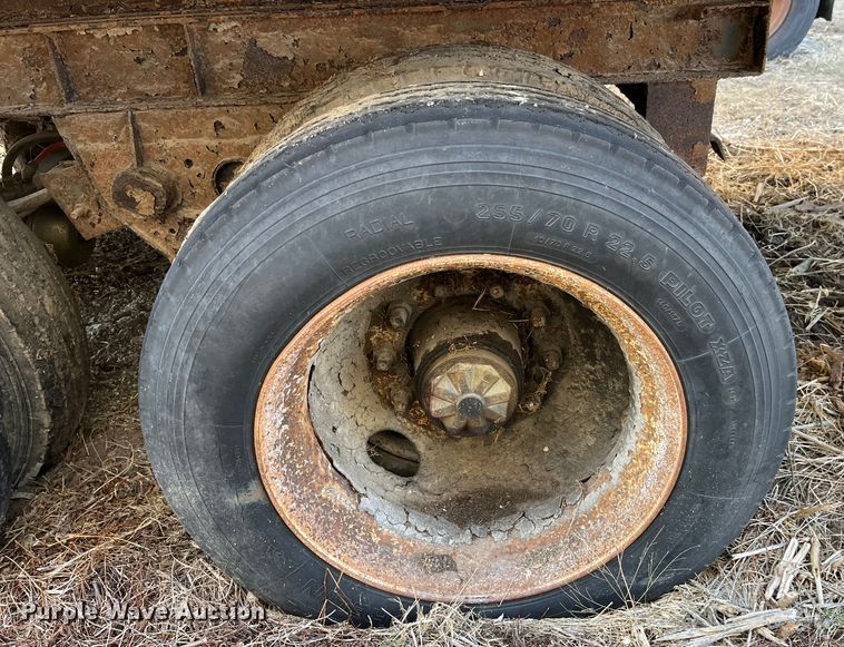 image for item MW9483 1984 Fruehauf F100BX-F2-50-102  dry van trailer