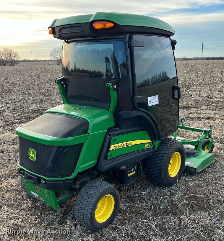 image for item DG5419 2015 John Deere 1585  lawn mower
