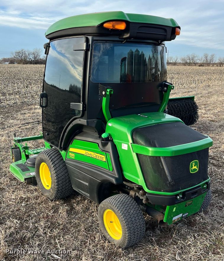 image for item DG5419 2015 John Deere 1585  lawn mower