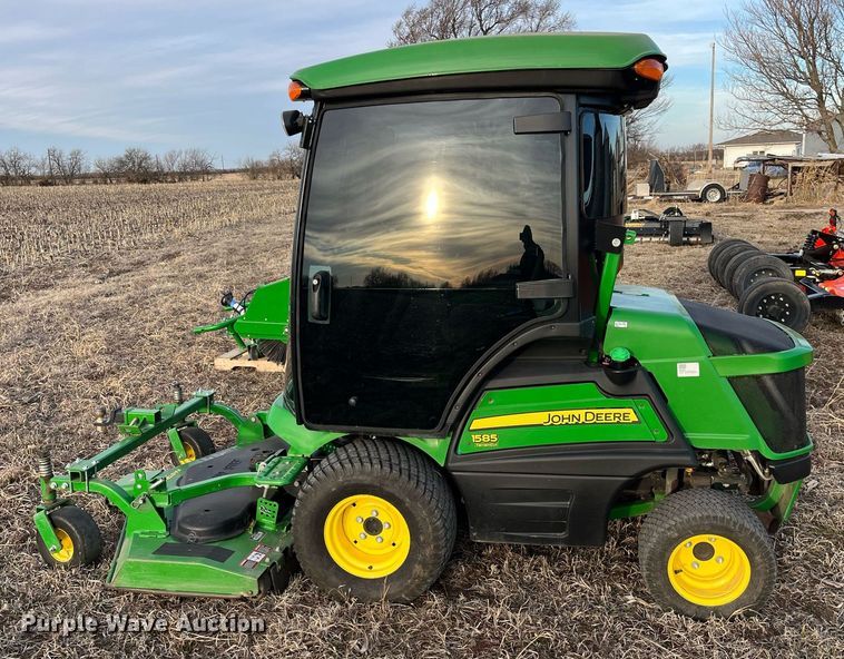 image for item DG5419 2015 John Deere 1585  lawn mower