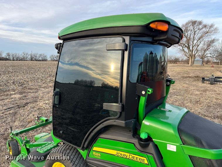 image for item DG5419 2015 John Deere 1585  lawn mower