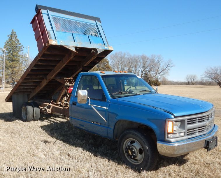 image for item DK7625 1994 Chevrolet C3500  dump flatbed pickup truck