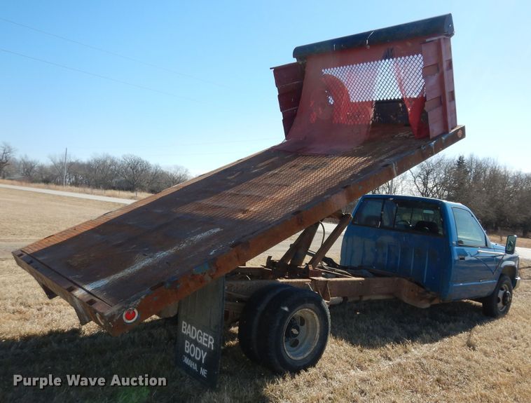 image for item DK7625 1994 Chevrolet C3500  dump flatbed pickup truck