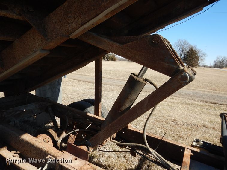 image for item DK7625 1994 Chevrolet C3500  dump flatbed pickup truck