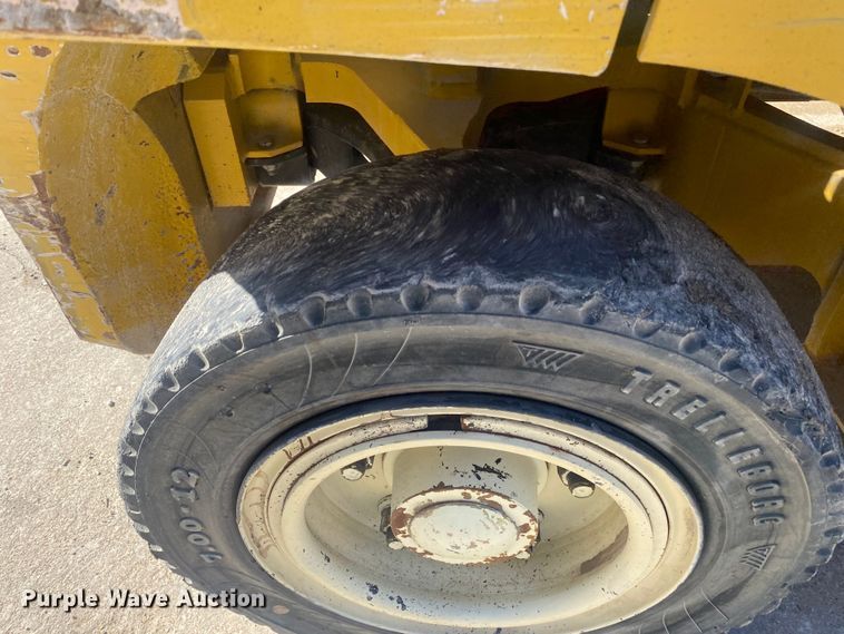 image for item DL7023 2008 Yale  forklift