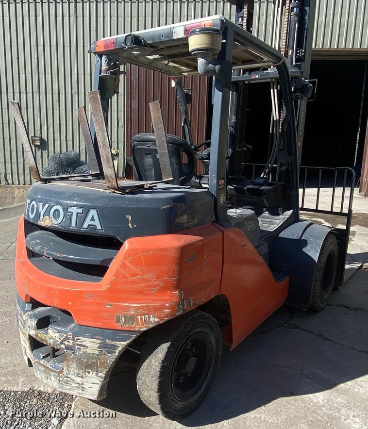image for item DL7024 Toyota 8FD35U  forklift