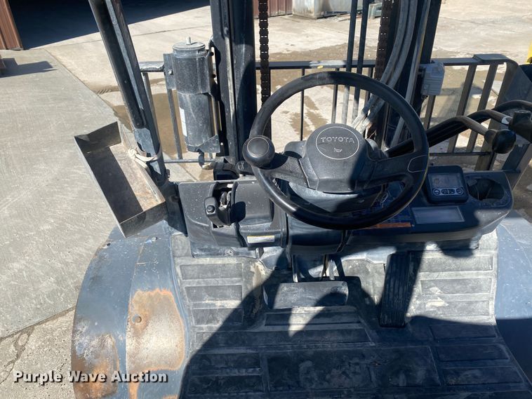 image for item DL7024 Toyota 8FD35U  forklift