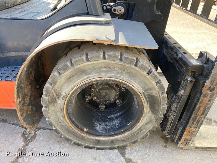 image for item DL7024 Toyota 8FD35U  forklift