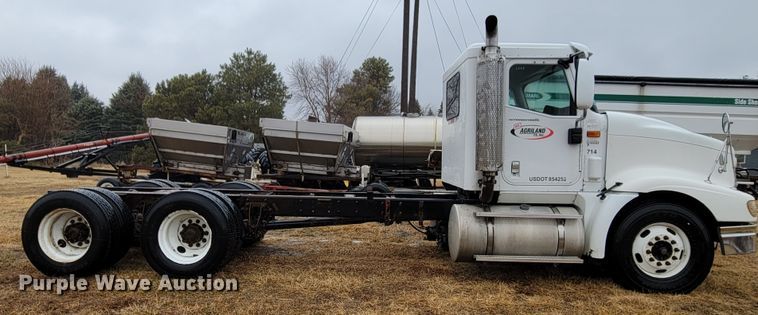 image for item DM8220 2007 International 9400i Eagle  truck cab and chassis