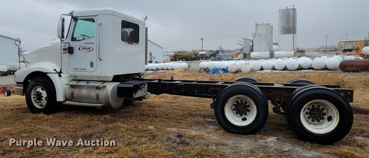 image for item DM8220 2007 International 9400i Eagle  truck cab and chassis