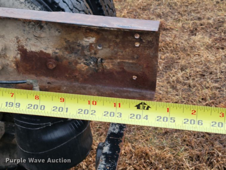 image for item DM8220 2007 International 9400i Eagle  truck cab and chassis