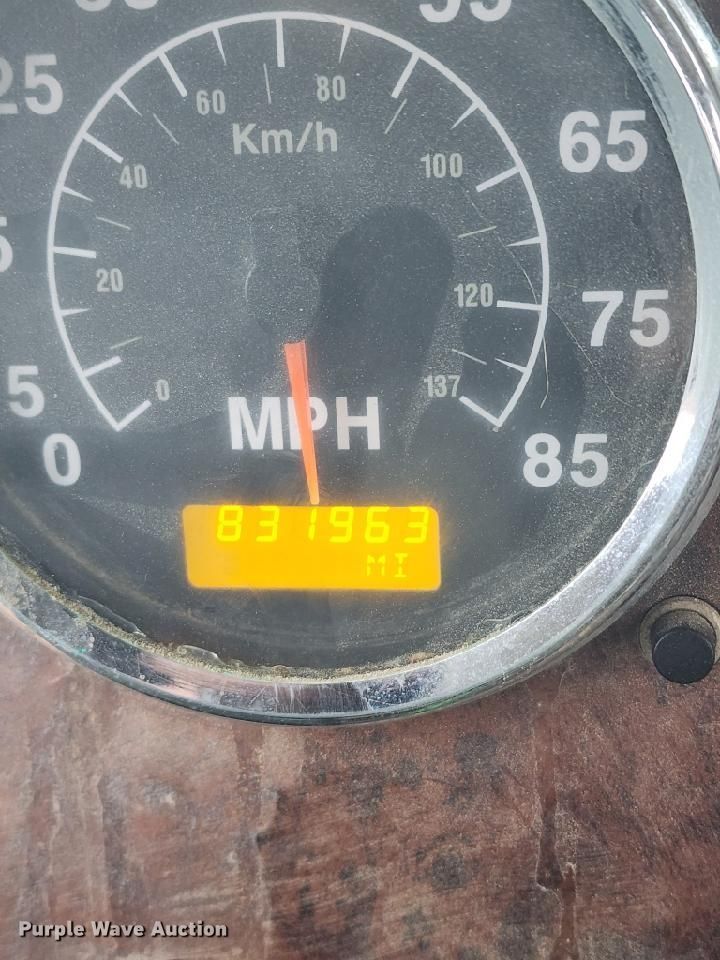 image for item DM8220 2007 International 9400i Eagle  truck cab and chassis