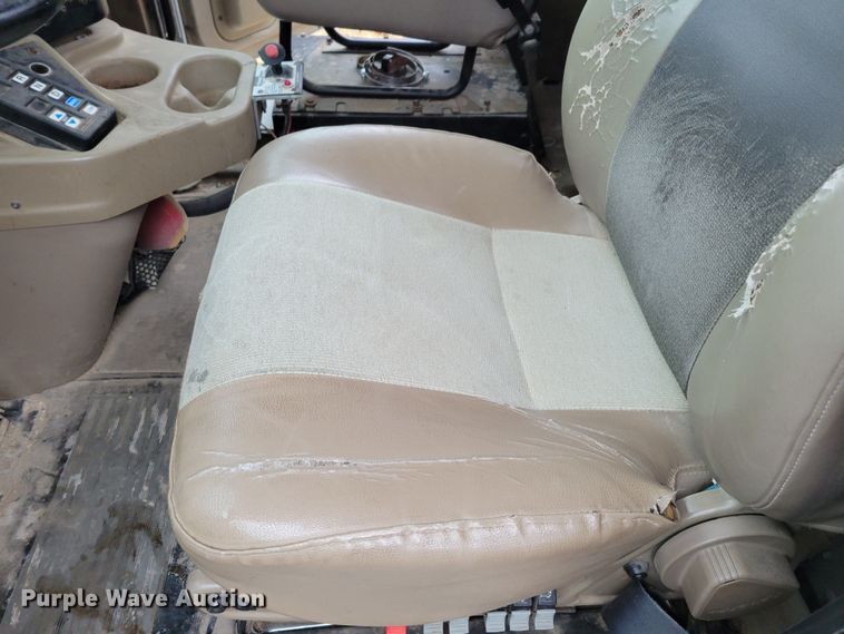 image for item DM8220 2007 International 9400i Eagle  truck cab and chassis