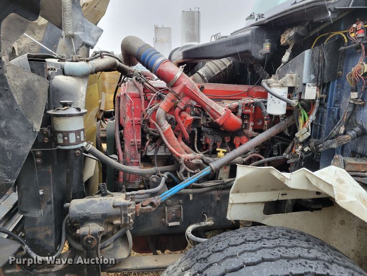 image for item DM8220 2007 International 9400i Eagle  truck cab and chassis