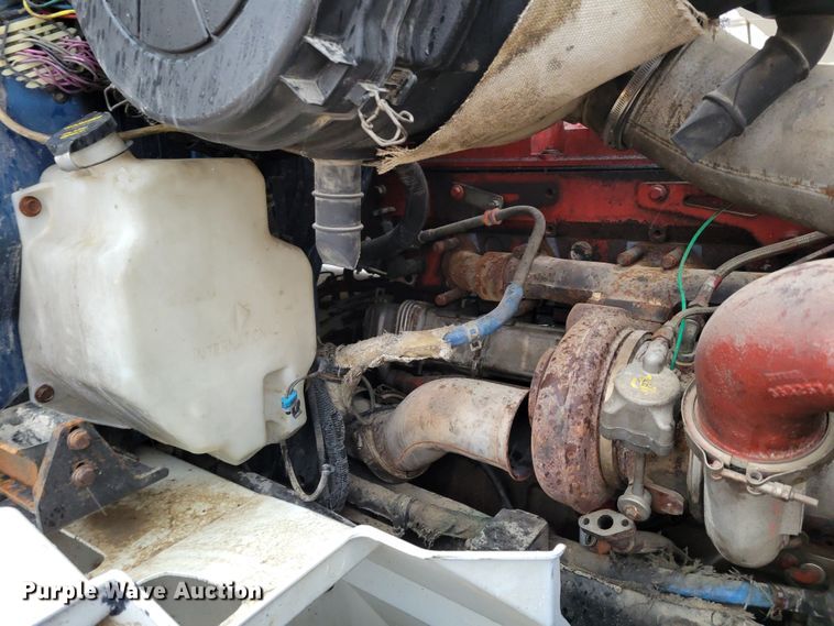 image for item DM8220 2007 International 9400i Eagle  truck cab and chassis