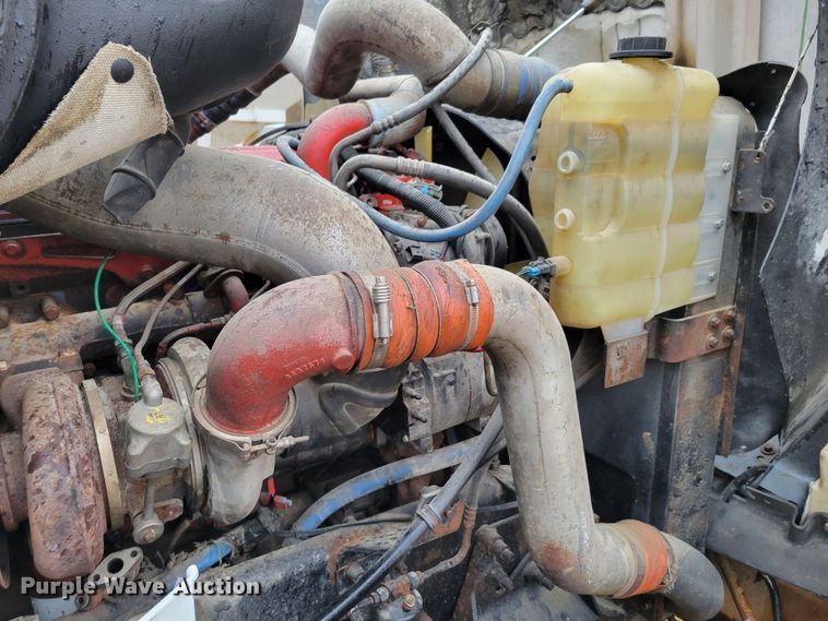 image for item DM8220 2007 International 9400i Eagle  truck cab and chassis