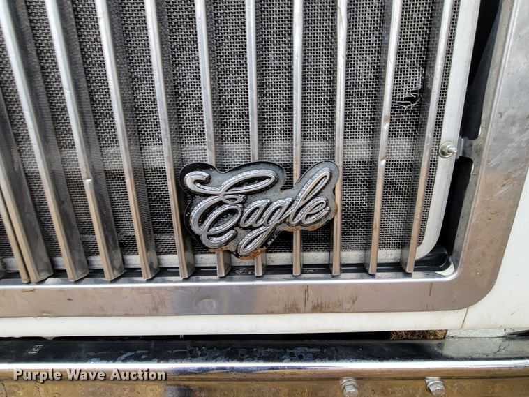 image for item DM8220 2007 International 9400i Eagle  truck cab and chassis