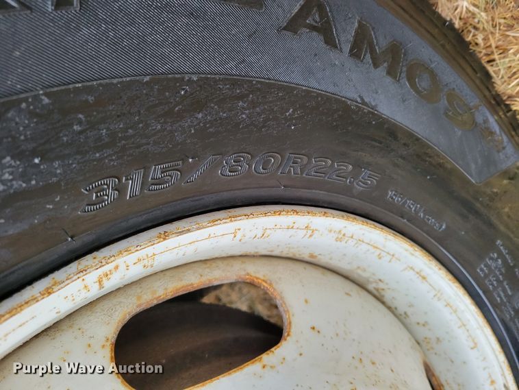 image for item DM8220 2007 International 9400i Eagle  truck cab and chassis