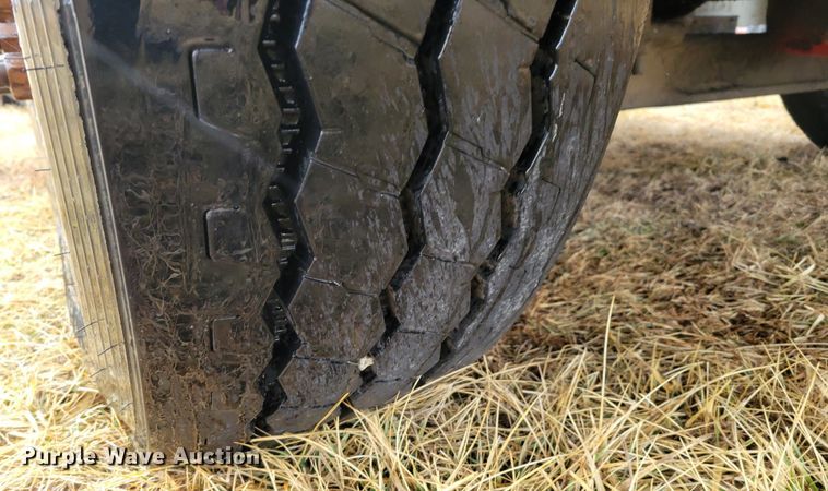 image for item DM8220 2007 International 9400i Eagle  truck cab and chassis