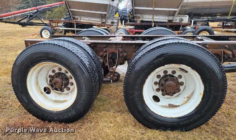 image for item DM8220 2007 International 9400i Eagle  truck cab and chassis